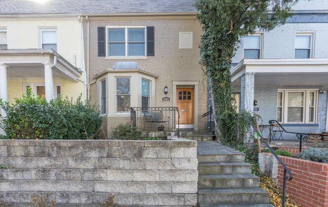 Primary Photo - 1424 Parkwood Pl NW