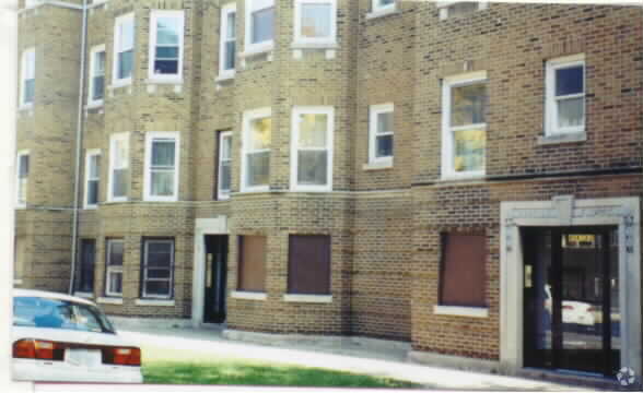 Building Photo - 4541-4555 N Christiana Ave
