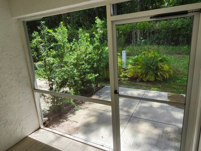 Photo - 2912 Westmoreland Ct Apartments