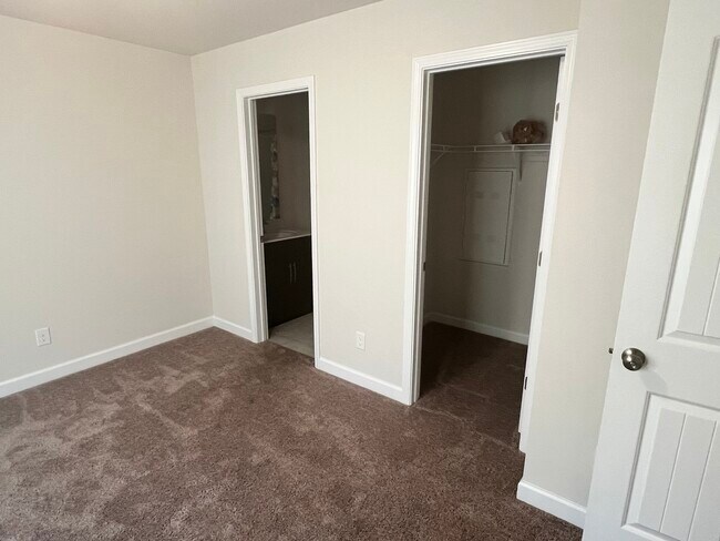 Building Photo - 1214 Foxton Ln