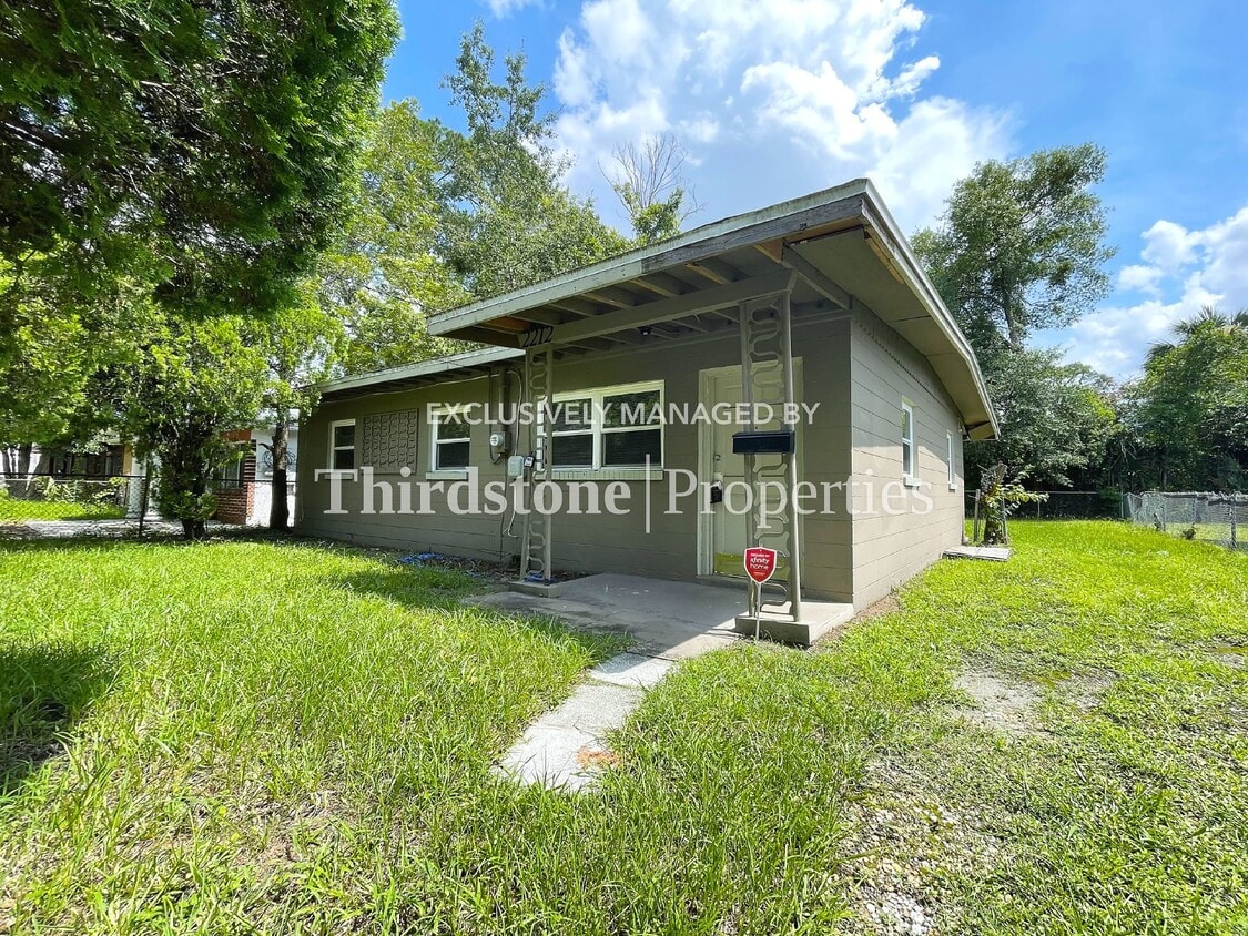 Primary Photo - 2212 W 12th St