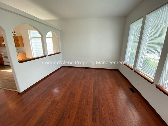 Foto del edificio - 3 bed house in Sunshine Meadows!