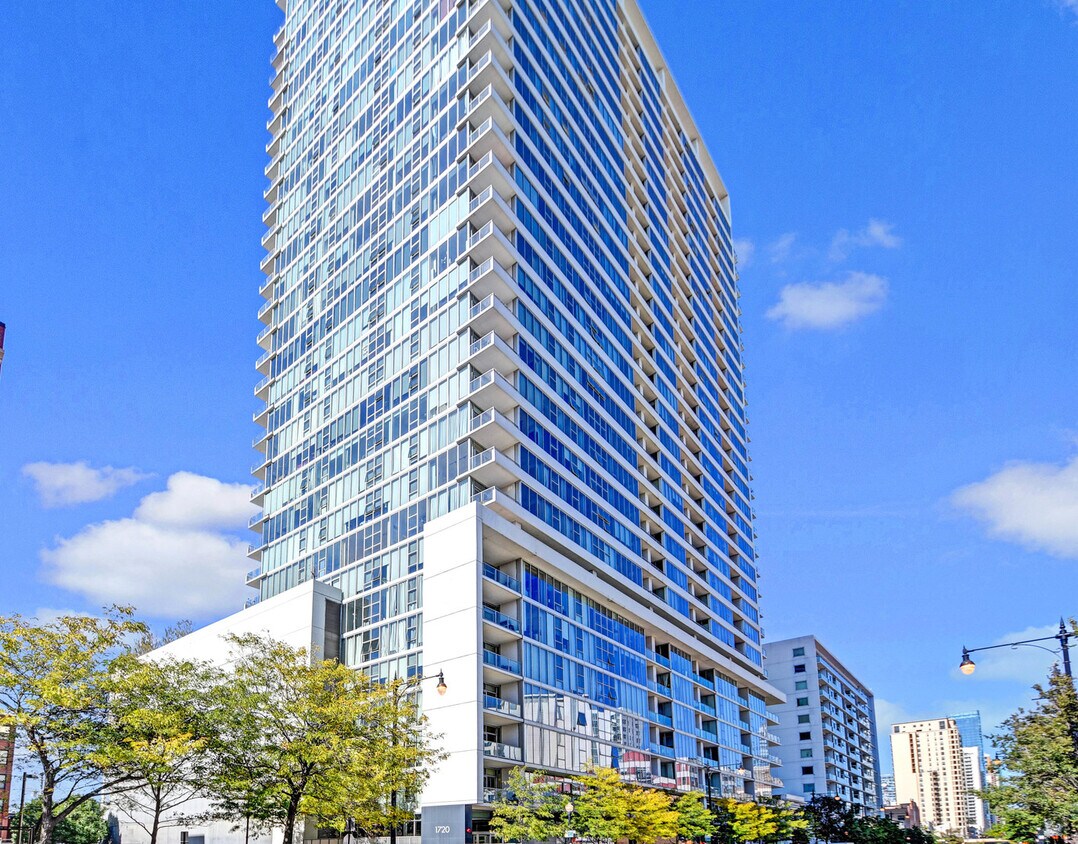 Primary Photo - 1720 S Michigan Ave