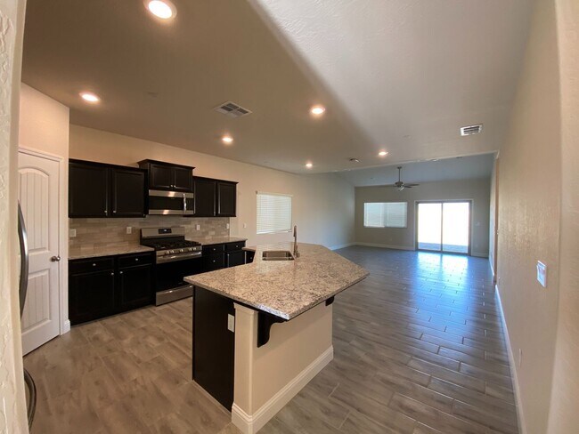 Building Photo - Beautiful home ready for your family avail...