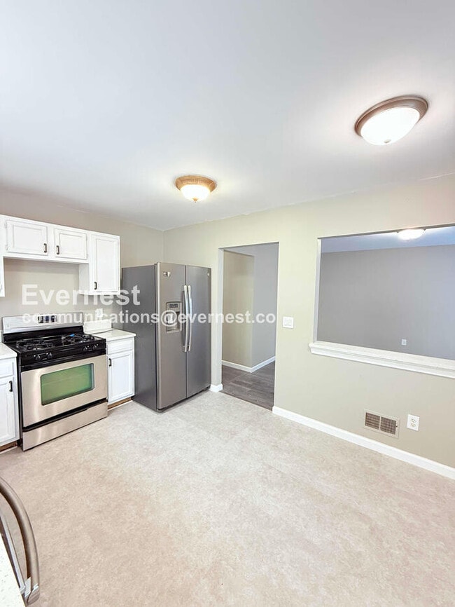 Foto del edificio - 23569 Stewart Ave