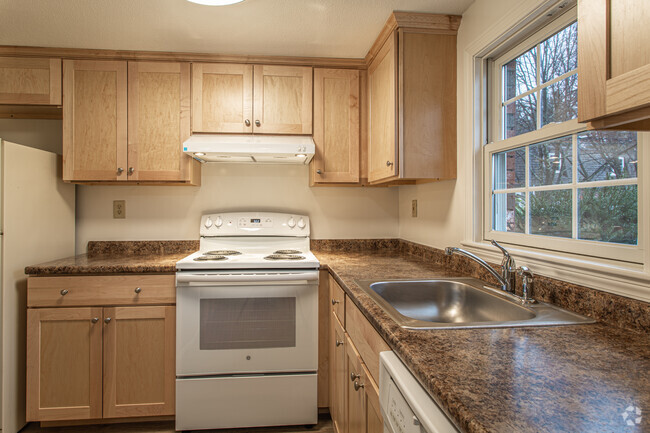 Townhouse - Kitchen - Pelham Townhomes