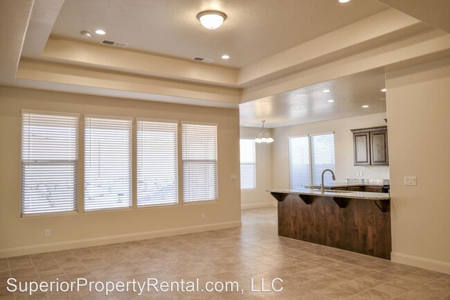 Building Photo - 3 br, 2 bath House - 204 W. Green Jade Drive
