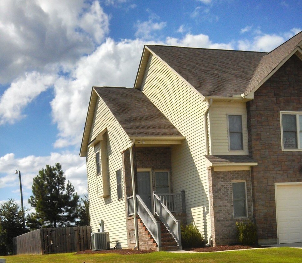Primary Photo - 3BR/2BA Duplex with Garage