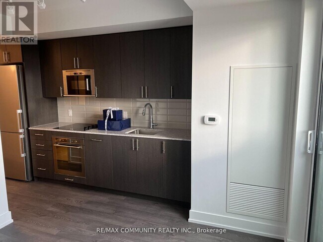 Photo du bâtiment - 2550 Simcoe St N