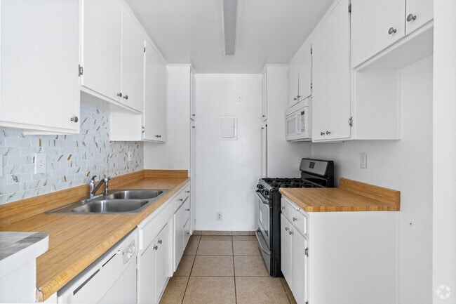 2BR, 2BA - 1,100SF - Kitchen - Burbank Villas