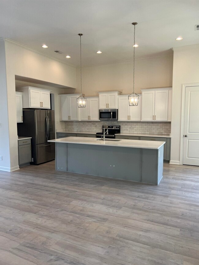 Building Photo - 9746 Woodland Fox Ln N