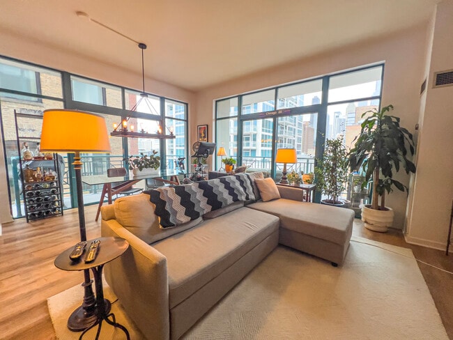 Foto del edificio - 340 W Superior St