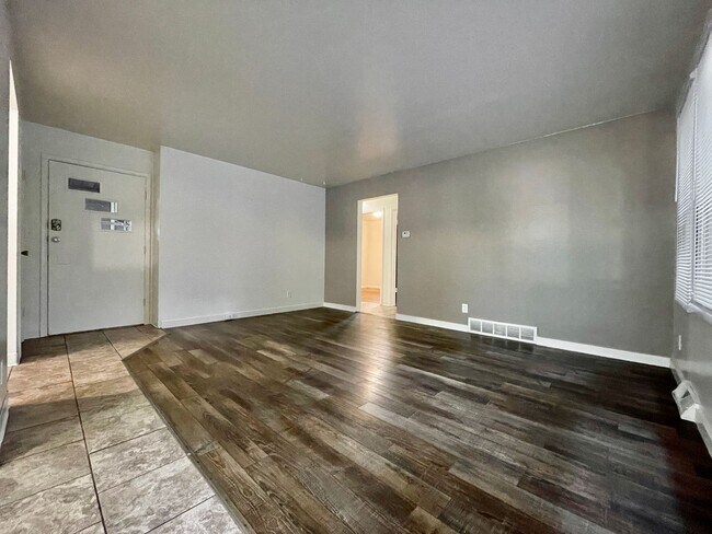 Foto del edificio - Curwood Avenue SE - 4218-4220