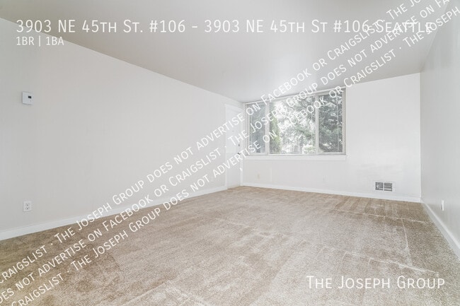 Building Photo - 3903 NE 45th St