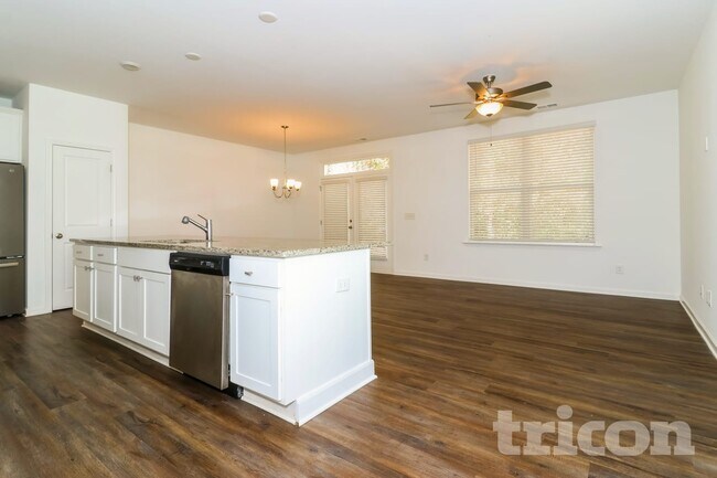 Foto del edificio - 2140 Rosemary Park Ln