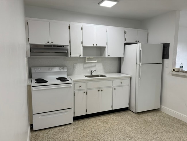 Building Photo - 935 SW 71st Ave