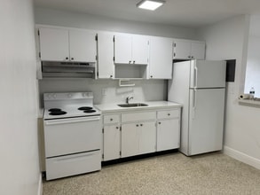 Building Photo - 935 SW 71st Ave