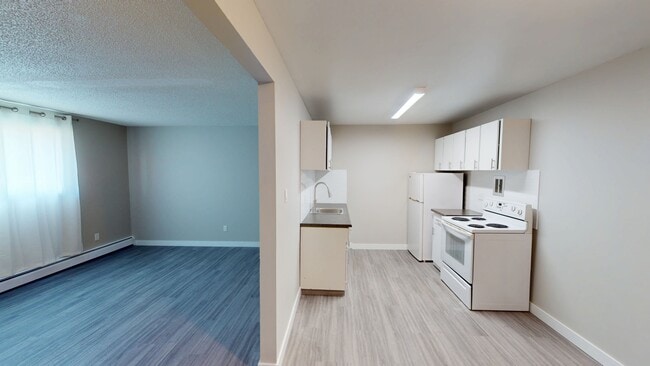 Building Photo - 9807-9108 108 Ave