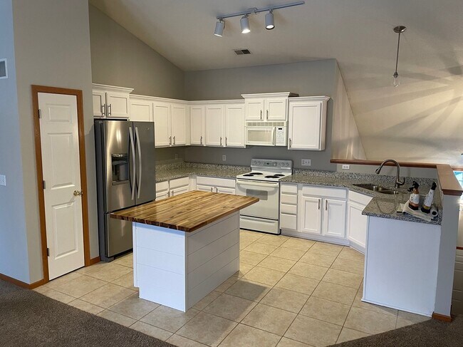 Foto del edificio - 15367 Flower Way