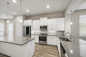 Building Photo - 7043 Coneflower Creek Ct