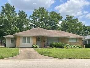 Building Photo - 2114 Hewitt Dr