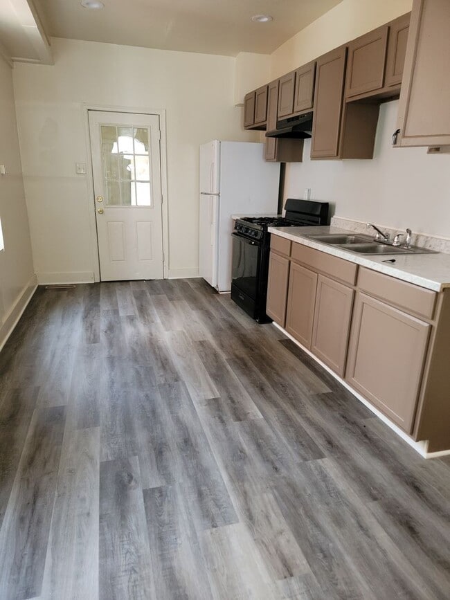 Building Photo - 451 Juniper St