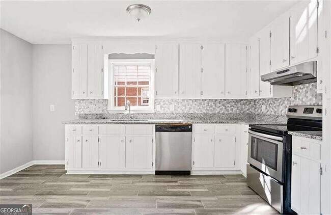 Foto del edificio - 5232 Ridge Forest Dr