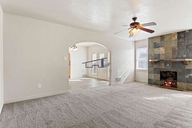 Foto del edificio - 352 Harrison Blvd