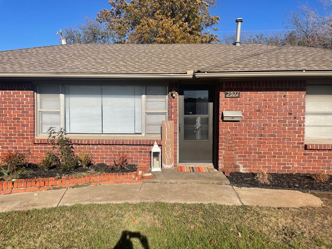 Primary Photo - 3 Bedrooms + Office, 1 1/2 Baths in NW OKC...