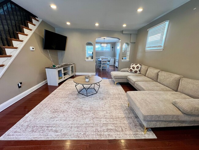 Foto del edificio - Stunning 3-Bed Twin Home in Lansdowne! Available May 1st!