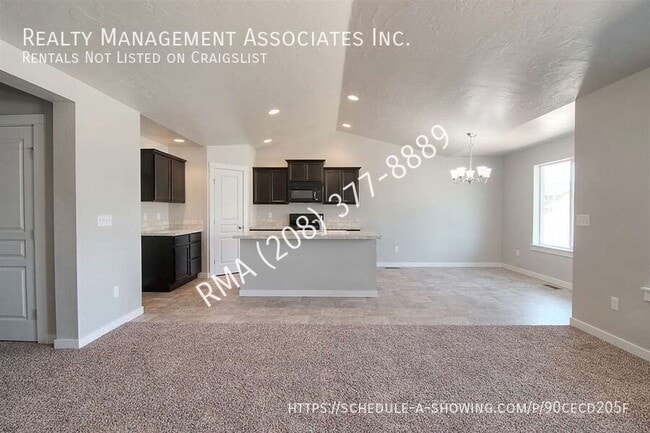 Building Photo - 5040 N Elmstone Ave