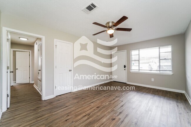 Building Photo - 4222 Sunset Dr