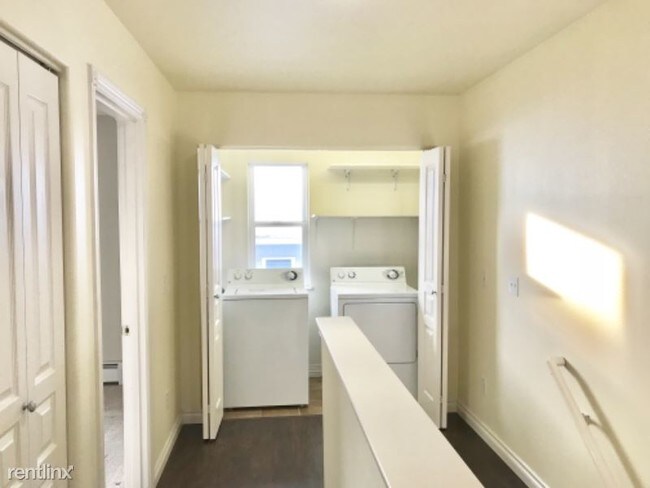 Building Photo - 2 br, 1.5 bath Townhome - 9221 Commons Place