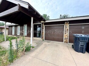 Building Photo - 8300 NW 86th St