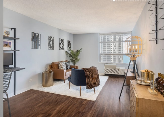 Photo - 449 E Ohio St Apartment