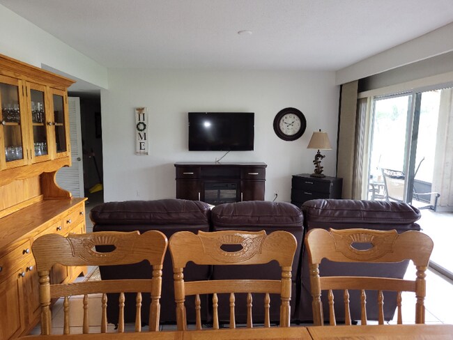 Building Photo - 681 Olde Camelot Cir