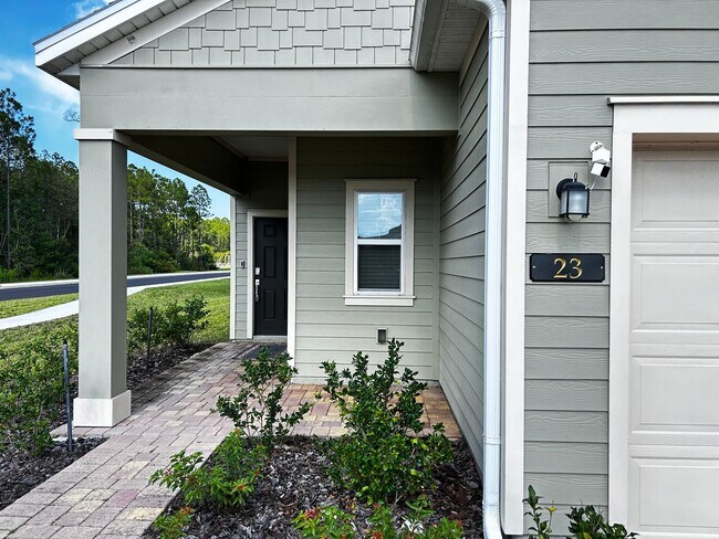 Foto del edificio - Beautiful Newer Build 3/2.5 with Internet ...