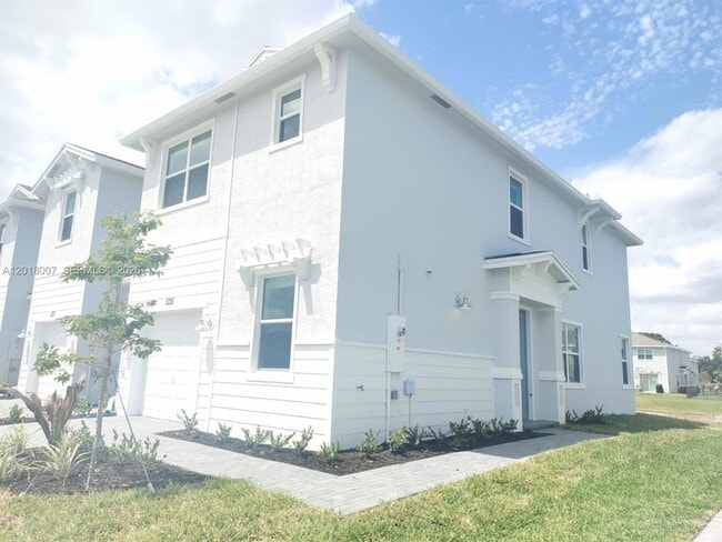 Foto del edificio - 535 Rivergrass St