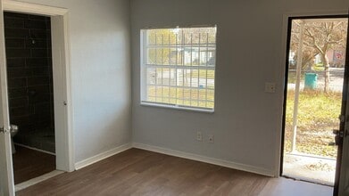 Building Photo - 1306 Carlsbad Pl