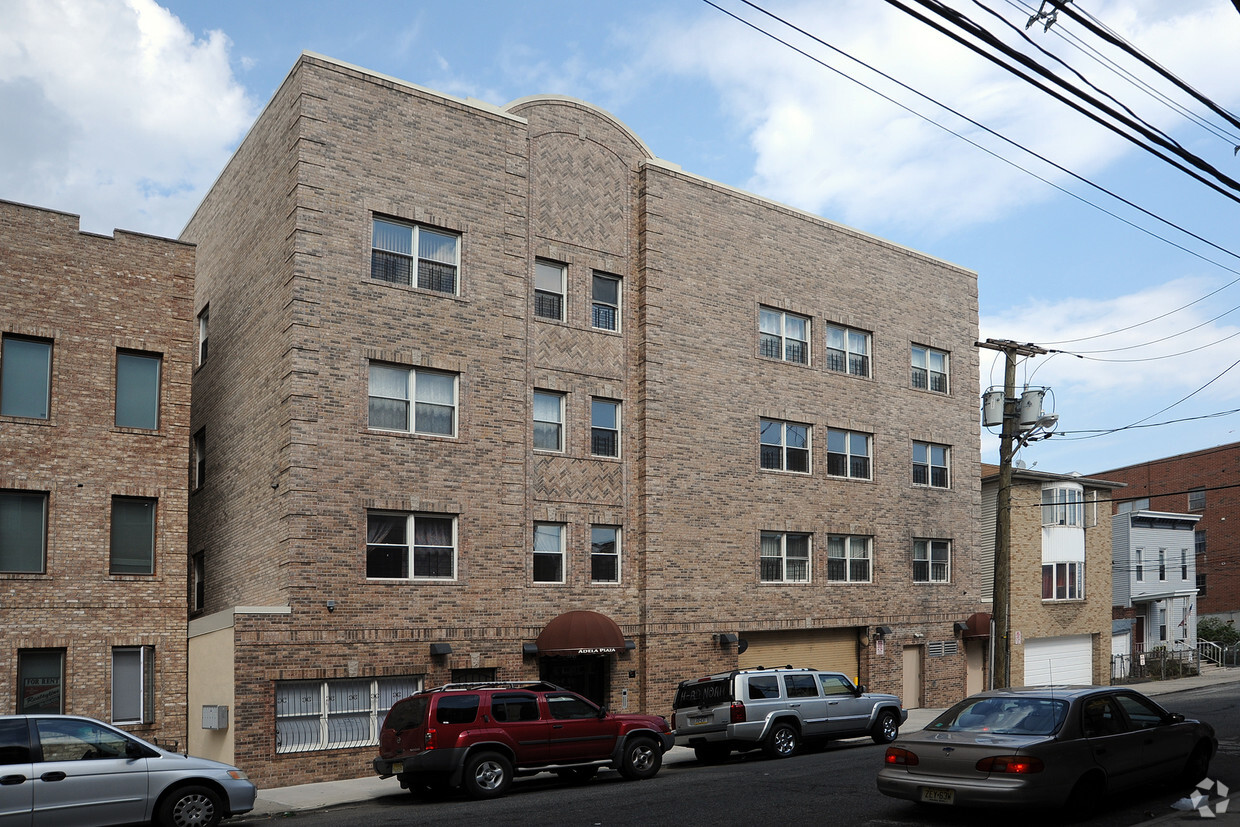 Building Photo - Adela Plaza