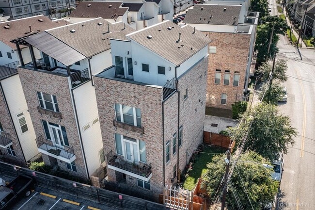 Building Photo - 1028 Patterson St