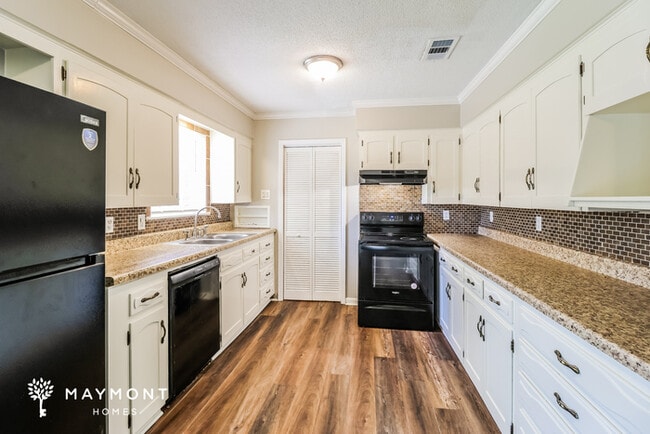 Building Photo - 4000 Sandra Ln