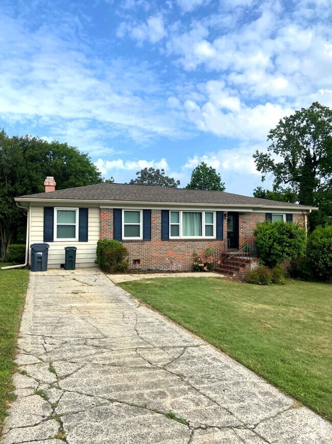 Building Photo - 3188 Valley Park Dr