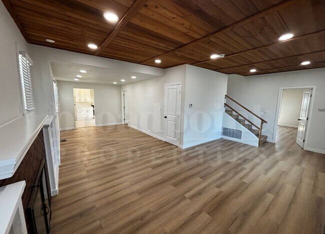 Building Photo - 510 S Hickory St