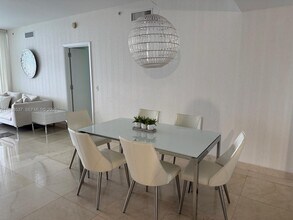 Building Photo - 17121 Collins Ave