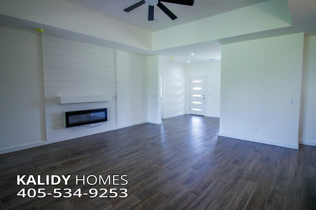 Building Photo - 17610 Salma Rd