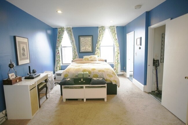 Building Photo - 362 Commonwealth Ave