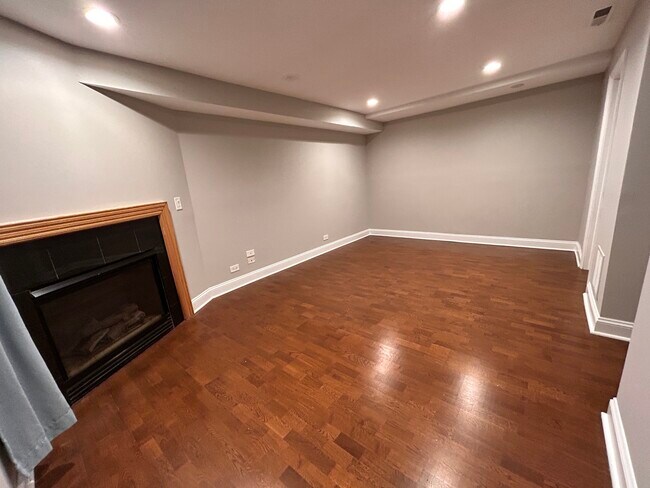 Foto del edificio - 2506 N Greenview Ave