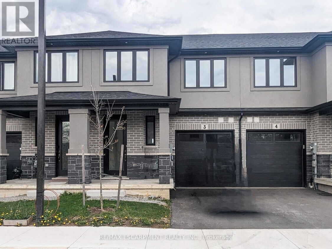 Primary Photo - 166-166 Mt Albion Rd