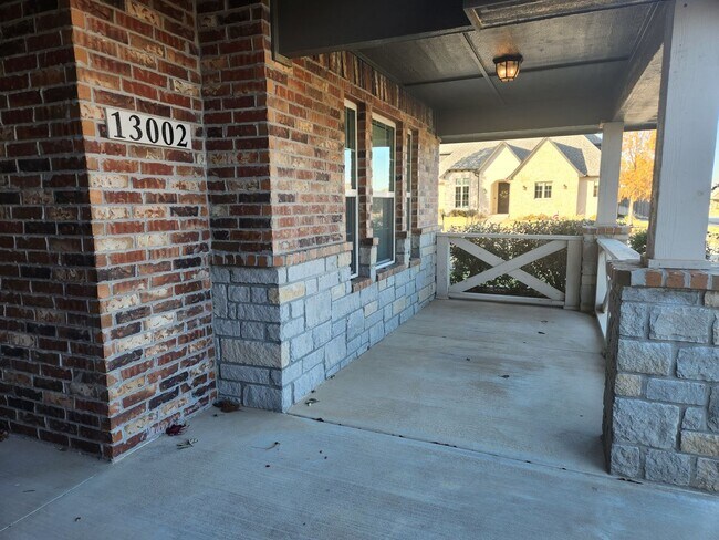 Building Photo - Stunning Executive Rental Home in Highly D...